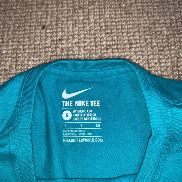 Women’s blue nike workout shirt - Picture 3 of 5